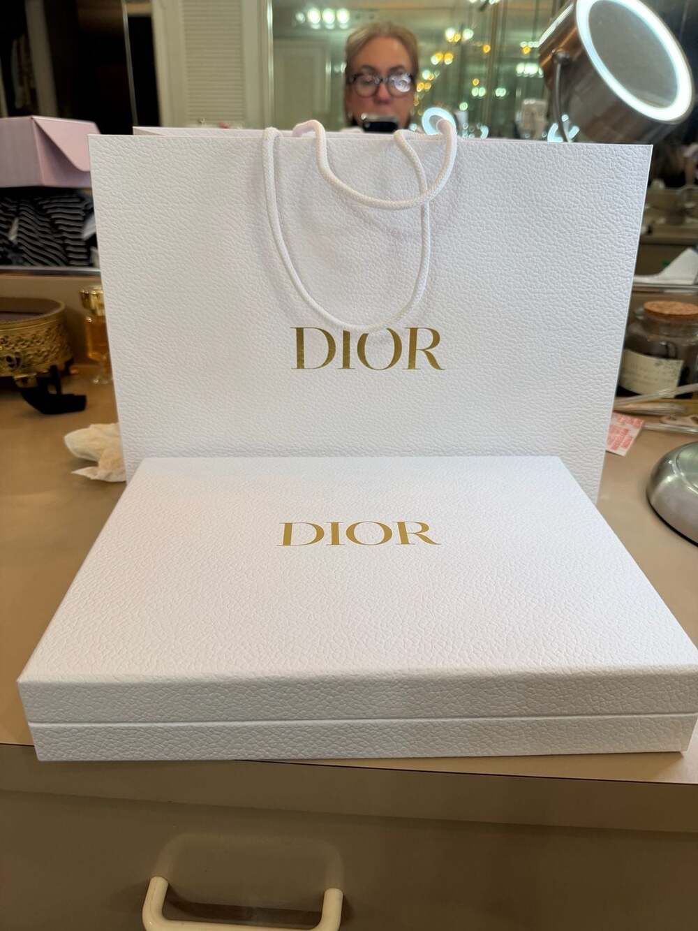 Dior Beauty White Quilted VIP Gift Cosmetics Pouch with Star Zipper Charm - Picture 4 of 8